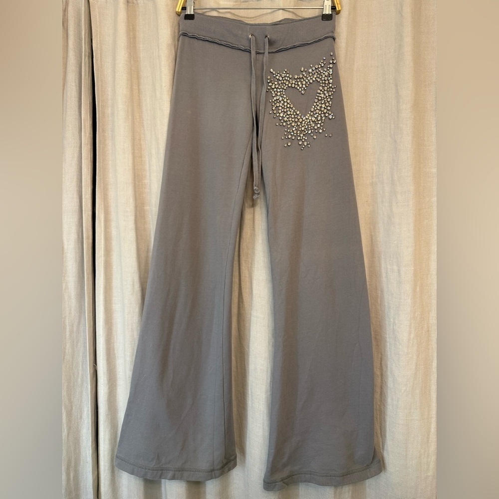 Twisted Heart Y2K Low Rise Grey Woman’s Flared Sweats w/ Swarovski Heart Sz P